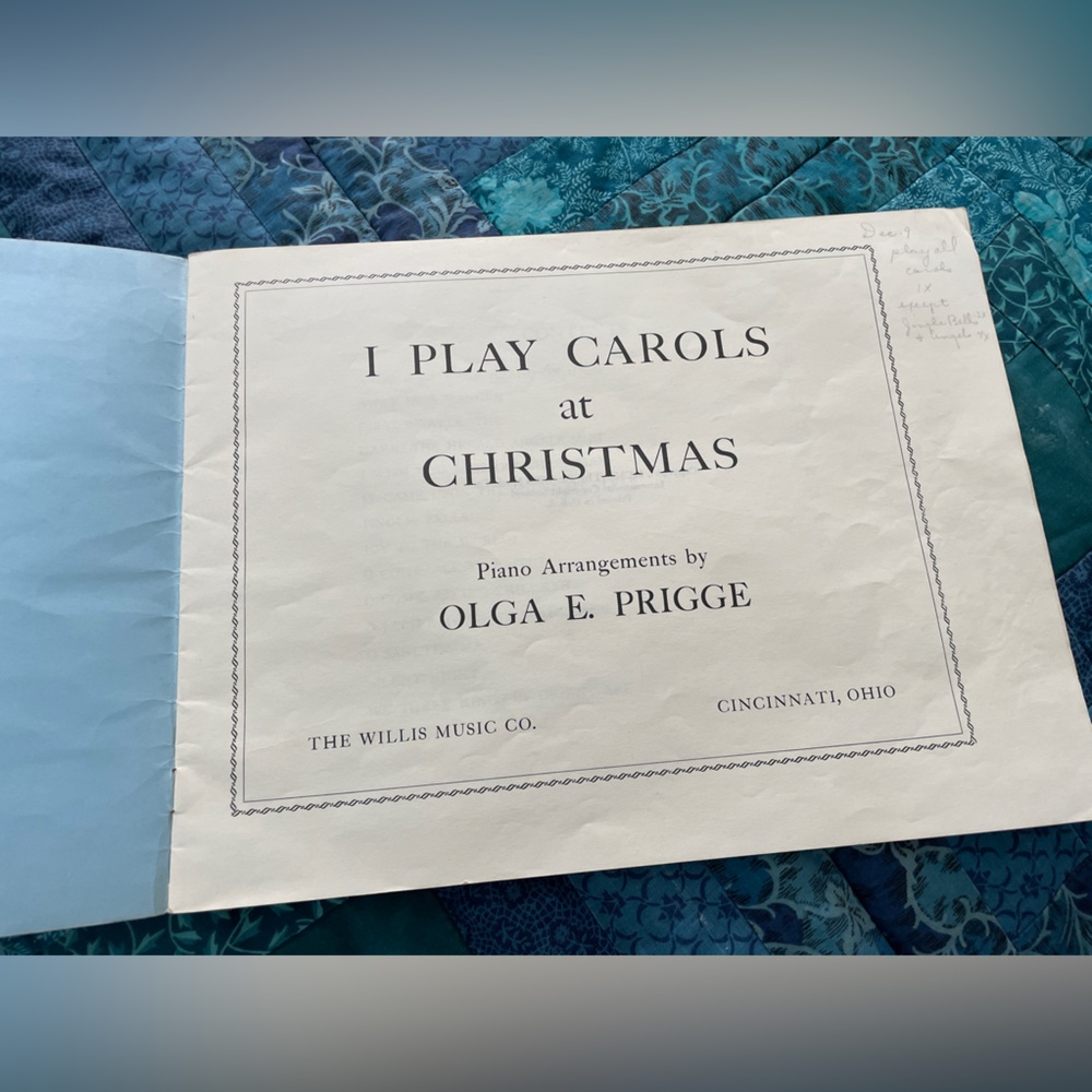 Vintage Christmas Piano Music 4 Books - Picture 6 of 7